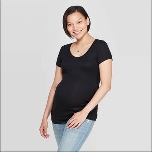 Black short sleeve maternity tshirt